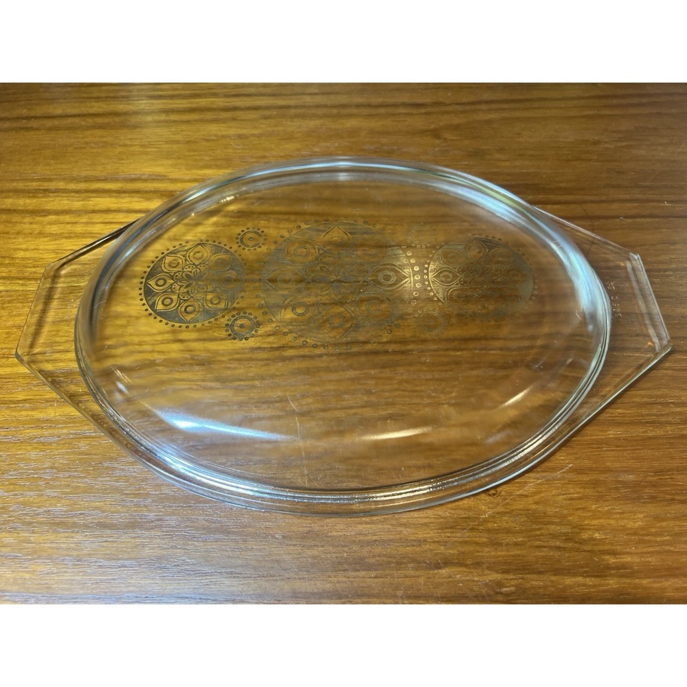 Vintage PYREX 945-C 2 Qt Clear Oval Glass Casserole Dish Gold Medallion